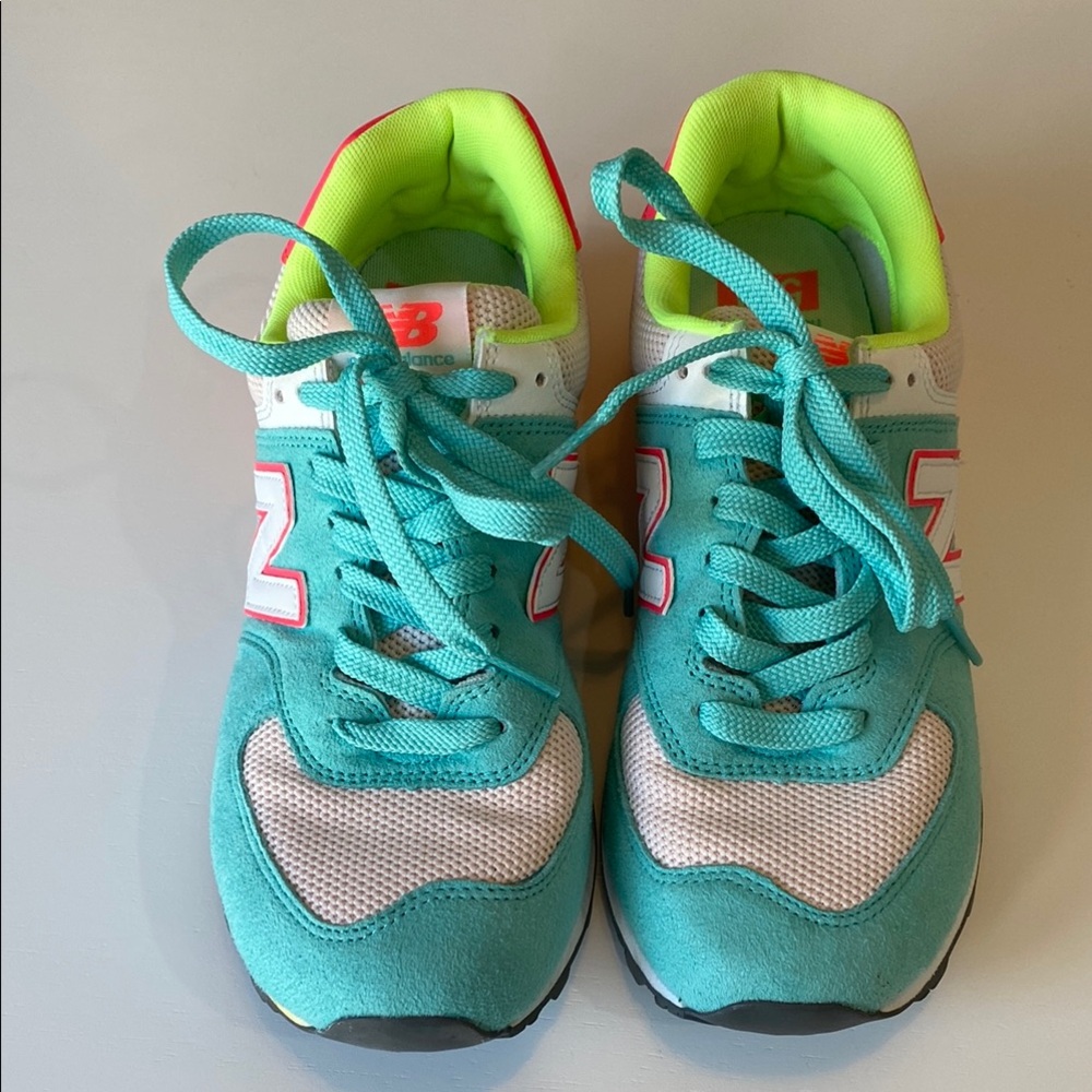 EUC New Balance 574 Sneakers Size 8.5.